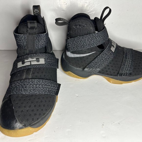 Nike LeBron James Soldier 10 GS 'Black Metallic Dark Grey'- Size 4Y - Picture 3 of 8